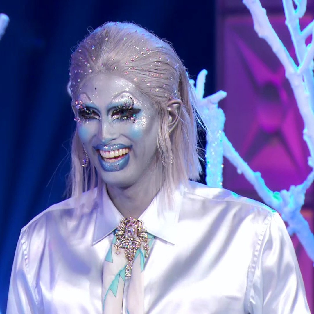 olaf once said that some people are worth melting for. i think  @CrystalMethyd is one of those people. that smile makes my heart melt every time. ♡