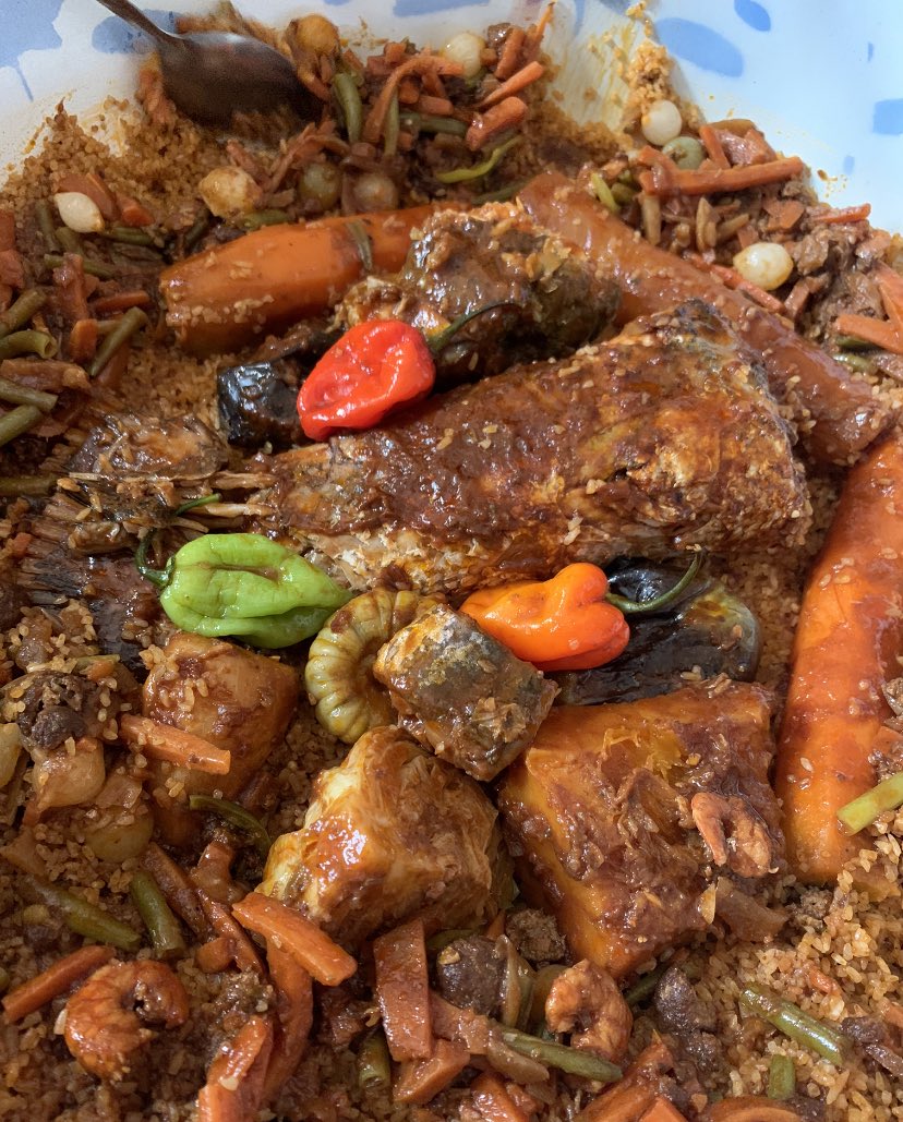 CoumbaDSow's tweet photo. Bonne fête de l’indépendance 🇸🇳
Il ya 30 ans le #4avril maman cuisinait un mega #tieboudieune à la saint-louisienne avec le peu de riz de la vallée qu’elle trouvait pour les grandes occasions. Riz local disponible partout maintenant
#ConsommezLocal #OffrezLocal #Senegal #Kebetu https://t.co/IU3SiYwMB9