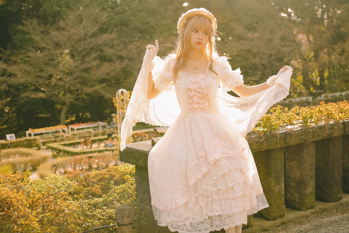 net_eden's tweet photo. #Tulle 様の掲載で限定再販中の #leFlacon #ForValentineIII アンティークレース ロココワンピース
https://t.co/APR5ksDLKB
#LeFalcon のイメージモデル@yuumi_inthesea から写真を届けました✨
フレンチ風レースにこだわった上品で繊細なデザイン。絵画から飛び出したような洋服🎀
#ロリータ https://t.co/QU5KOhbMLJ