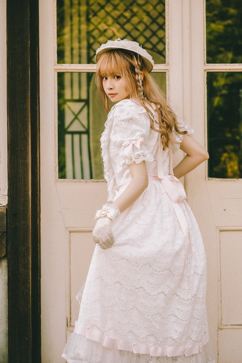 net_eden's tweet photo. #Tulle 様の掲載で限定再販中の #leFlacon #ForValentineIII アンティークレース ロココワンピース
https://t.co/APR5ksDLKB
#LeFalcon のイメージモデル@yuumi_inthesea から写真を届けました✨
フレンチ風レースにこだわった上品で繊細なデザイン。絵画から飛び出したような洋服🎀
#ロリータ https://t.co/QU5KOhbMLJ