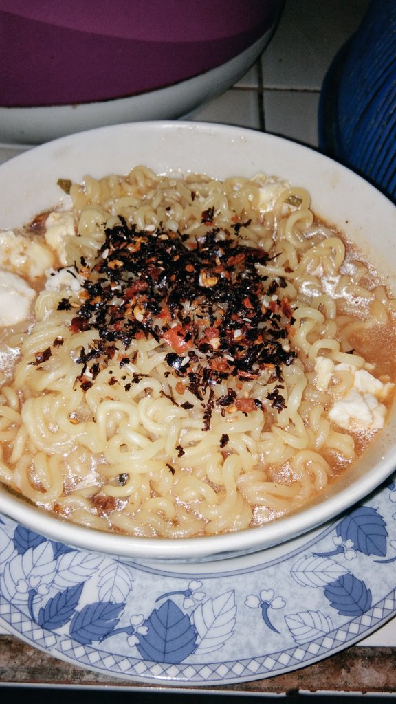 Jellynjellyfish's tweet photo. #AaaaAkuBosan #CoronaBisaDisembuhkan #makanteros #mengembang https://t.co/Oo2M4hcW7k
