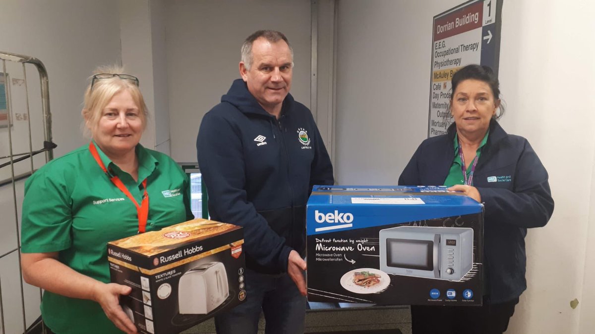 LinfieldAcademy's tweet photo. The Academy, like most have family working on the front line during these unprecedented times and we are so grateful. Over the last couple of days we have donated Microwaves and toasters to the staff at the Mater & ulster hospital to help with meal times.
#SupportOurNHS π https://t.co/u3EC3tlUlu