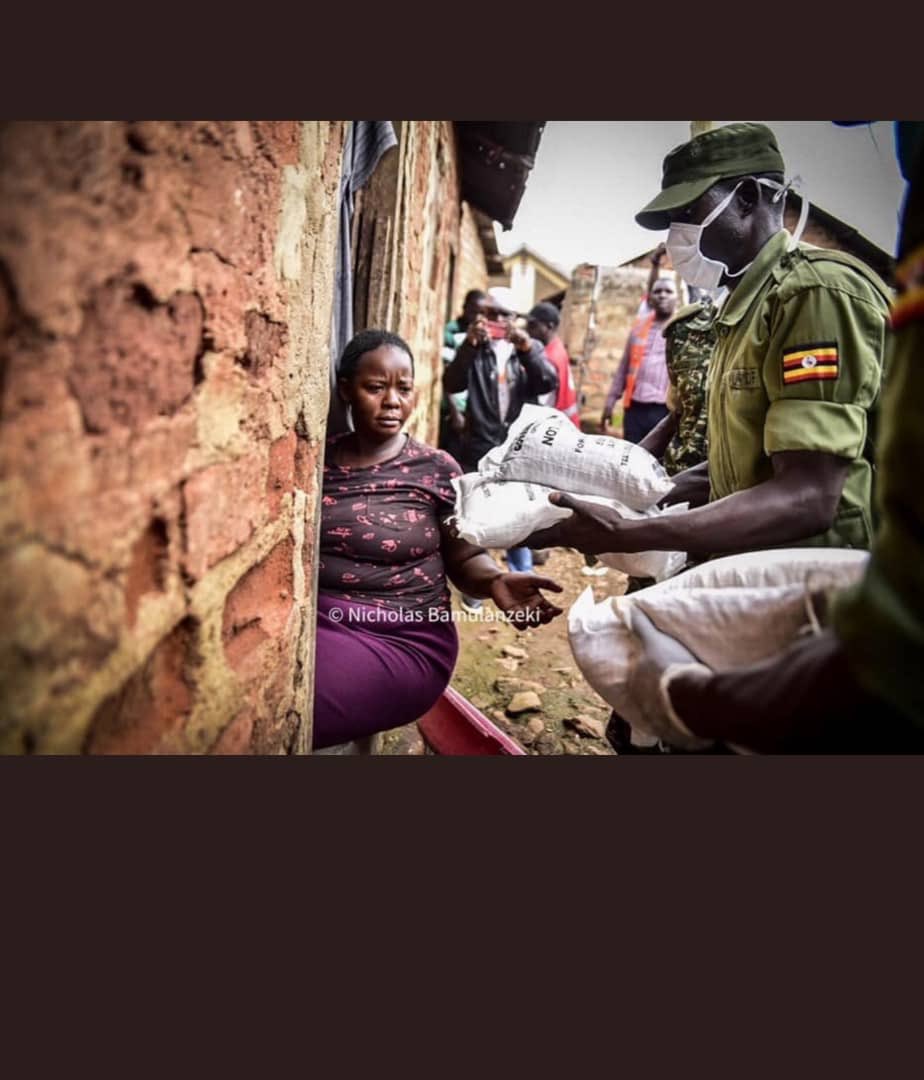 Photo not by me. Actions neither. Kudos! God bless all those on the frontline. The ones who keep yapping elsewhere, “Ye shall be known by your fruits...” ⁦<a href="/cdfupdf/">Office of The UPDF Chief of Defence Forces</a>⁩ ⁦<a href="/PoliceUg/">Uganda Police Force</a>⁩ ⁦<a href="/MinofHealthUG/">Ministry of Health- Uganda</a>⁩ ⁦<a href="/JaneRuth_Aceng/">Dr. Jane Ruth Aceng Ocero</a>⁩ ⁦<a href="/DianaAtwine/">Dr. Diana Atwine</a>⁩ ⁦<a href="/KagutaMuseveni/">Yoweri K Museveni</a>⁩