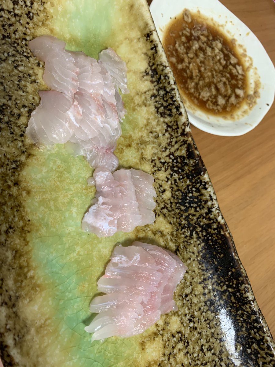 吉野七宝実 Auf Twitter 肝ポン酢で刺身とエンガワ ヒラメの胃袋ポン酢ネギ和え ヒラメのアラで出汁を取った皮入りお吸い物 こりゃ酒が進むな しほみんの漁師飯