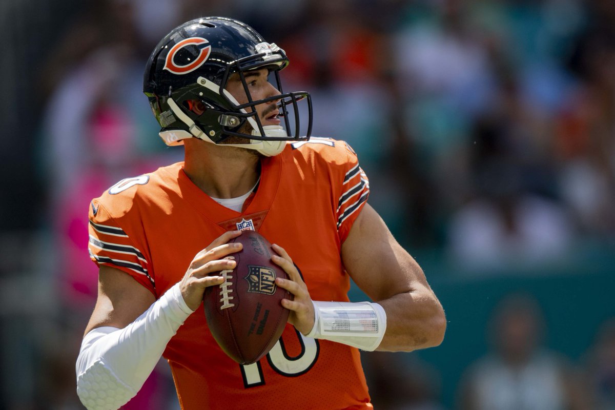 nfltrade_rumors's tweet photo. Bears GM Says There Will Be “Open Competition” Between Mitch Trubisky &amp; Nick Foles For Starting Job https://t.co/1bwqTAfqKA #Bears https://t.co/Y6ctZOCwY0