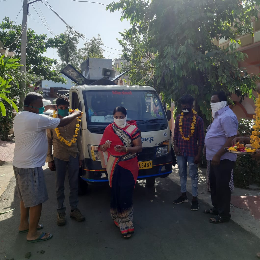 FINISH_Society's tweet photo. #FINISHSociety is #grateful to the #residents of #JaiHindNagar #Dungarpur and #DungarpurNagarParishad #GovernmentofRajasthan for honoring our #Greenworkers for exemplary work during difficult times
#ActofKindness #IndiafightsCorona #solidwastemanagement https://t.co/XUMVngCDXQ