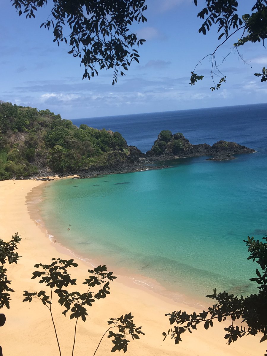 luckh49's tweet photo. This is Noronha. Minha mãe tem fts melhores, essas foram as q eu tirei msm https://t.co/vwmSjkHgu6