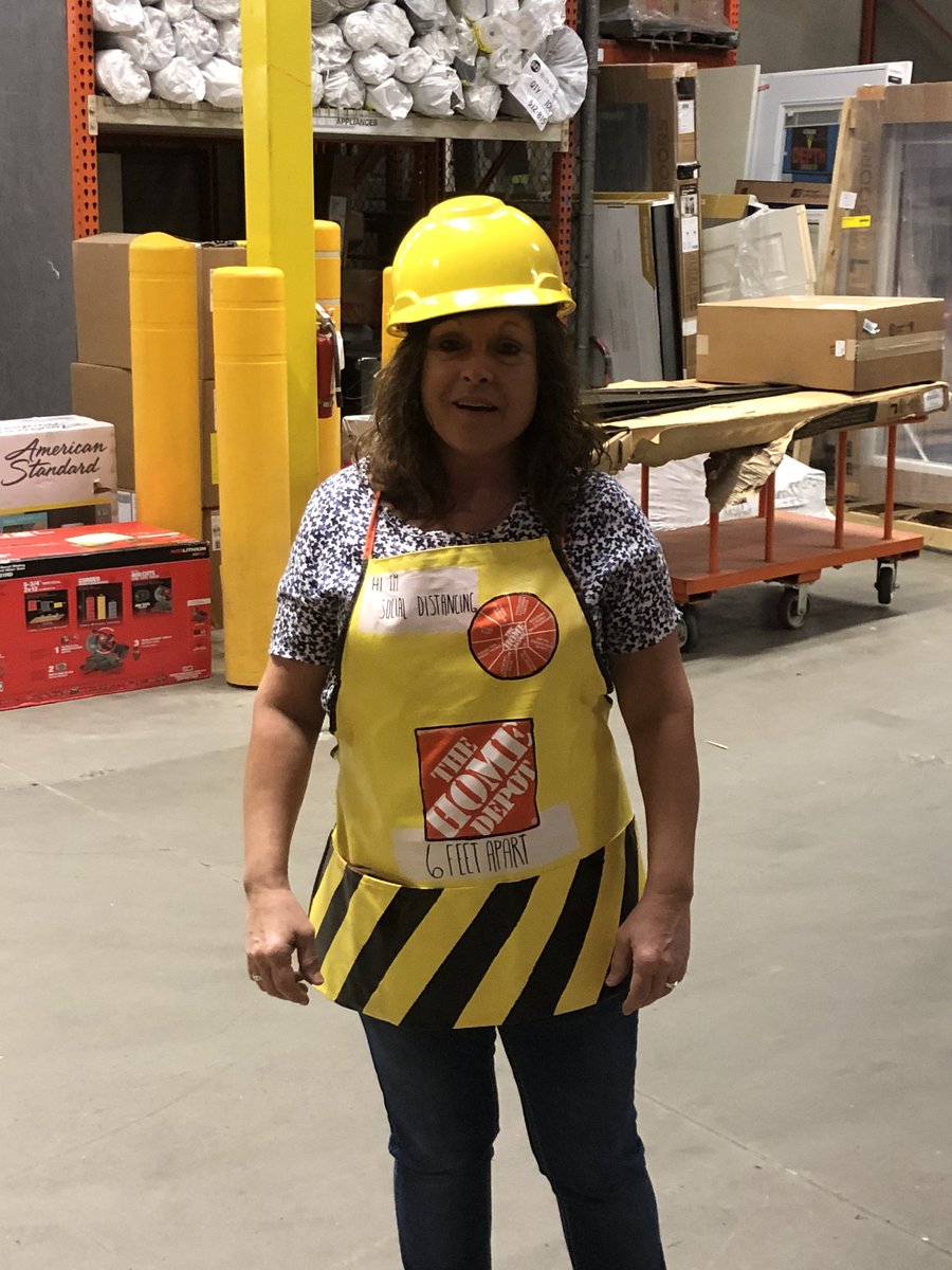 Great job to Mike and Tammy at 3606 Social Distancing Captains keeping our associates safe and customers