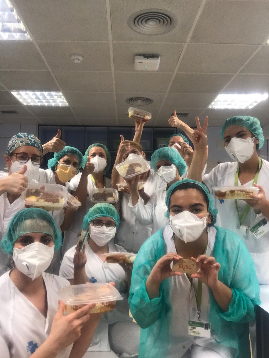 fquilezcastillo's tweet photo. Nuestros amigos del Restaurante Natural de Vilassar de Mar alegran con su generosidad a los profesionales de la Planta 9 de l'Hospital Germans Trias i Pujol de Badalona (Barcelona) #restaurantnatural #hgermanstrias https://t.co/F1I3nZwftl