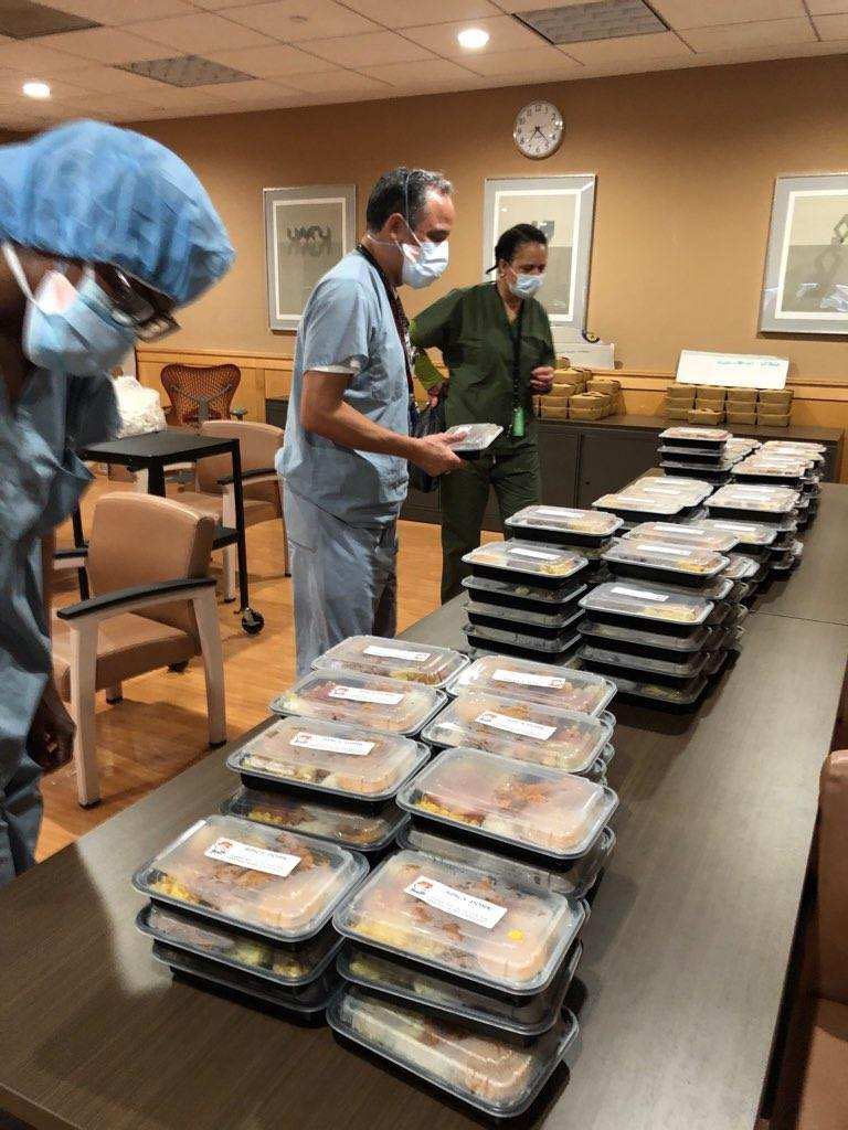 250 more meals cooked, packed and delivered yesterday to heroic frontline workers saving lives at <a href="/NYCHealthSystem/">NYC Health + Hospitals</a> Queens thanks to <a href="/korillabbq/">Korilla BBQ</a>, @roastnco_ and <a href="/qnsnightmarket/">Queens Night Market</a> on Day 6 of #FuelTheFrontlines.