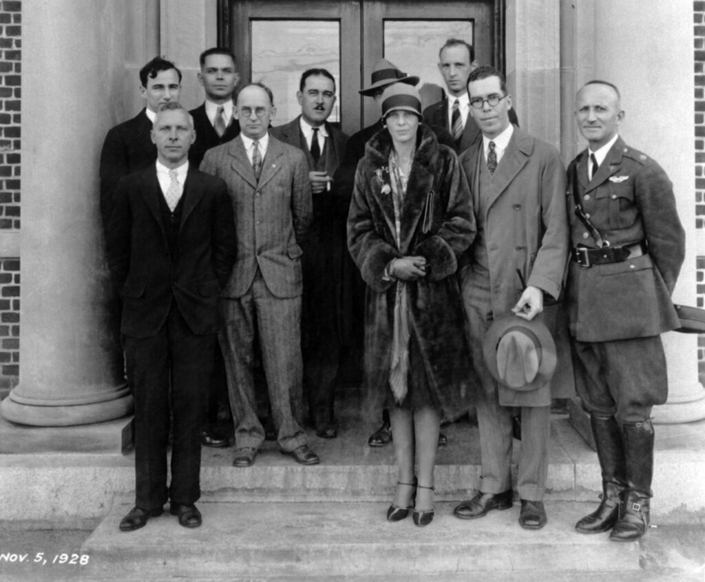 FotoGaceta's tweet photo. https://t.co/OG519MSe7h kitno:

  Amelia Earhart Visits the NACA (And Gets Her Coat Caught in a Wind Tunnel!) via NASA https://t.co/7pNOJIshNo https://t.co/gcUNj83fpI