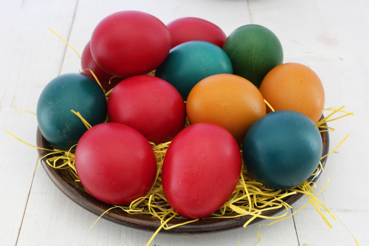 FlusterBuster's tweet photo. It's Egg Coloring time! Now that the kids are a little older were planning on trying something new. I found 17 different techniques, just not sure which one I like best. https://t.co/EE4No9GRUv
#Easteregg #eggcoloring #Eastereggs https://t.co/9KwvXwxahs