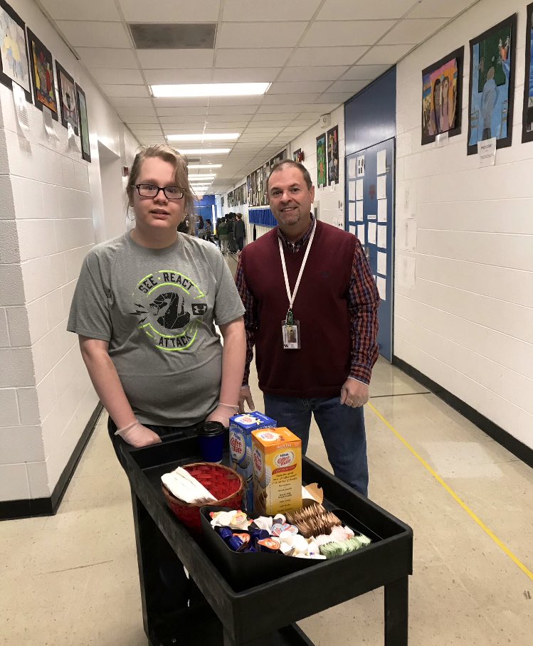JMS_Eagles's tweet photo. Who would love a cup of #JeffersonJumpinBeans coffee right about now? 🙋‍♀️ ☕️ @NishaKala3 @Exceptional_ORS @FriendsofORS @ORSchools https://t.co/VoXy6ppU3k