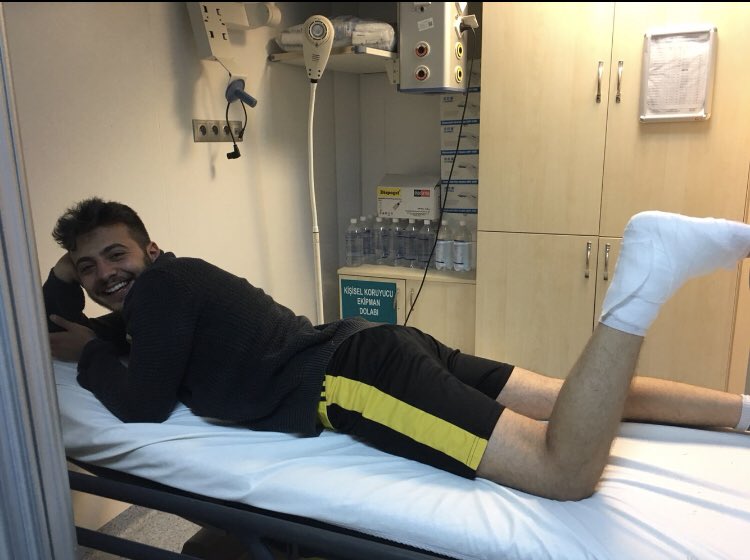 Halısahada ayağını çatlatıp Banu Alkan pozu da vermezsin be abi