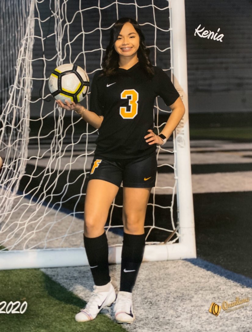 𝑴𝑬𝑬𝑻 𝑻𝑯𝑬 𝑻𝑬𝑨𝑴 ⚽️
Name: Kenia Ovalle 
Grade: Sophomore 
When did you start playing: 8yrs old
I enjoy spending time with family and dancing .I would like to attend college, get a job being a lawyer or a State Farm Agent and travel the world.