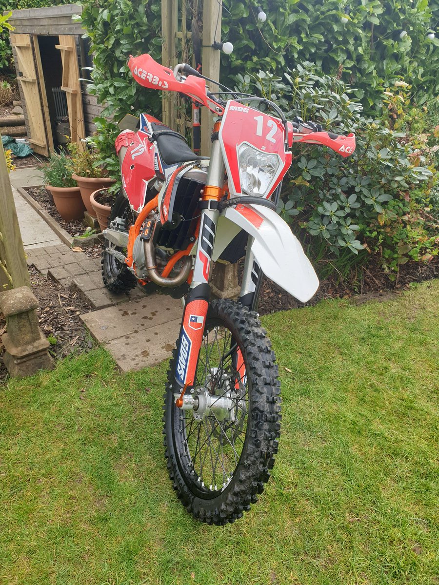 AndrewJames18's tweet photo. Well had a trip to Ourgate, Laurelville and Mancavia so far today .. Katy 'em has had a wash and is all revved up with nowhere to go #lockdown #morecleaning #gardeningdone #bored #enduro #6days #ktm350 https://t.co/481A1bceg9