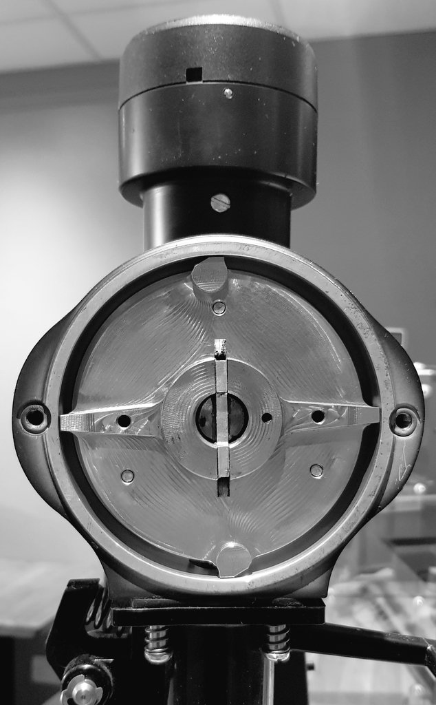 Spring cleaning some of our Grinders just encase we are told to open tomorrow 🙃
#baristalife

#mazzer 
#mahlkönig