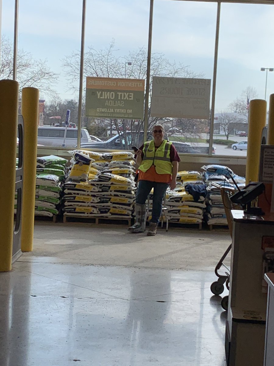 2009THD's tweet image. We are limiting our customer count to 100 at HD! 🍊🍊 #Practicingsocialdistancing! #keepingourassociatessafe! 🍊🍊🧡🧡🧡🧡🧡🧡🧡🧡🧡🧡