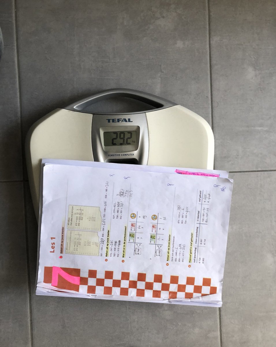 evelders's tweet photo. Mijn kinderen vinden het #huiswerk te zwaar tijdens #coronacrisis #thuiswerken 😳#schoolclosure #StayHome https://t.co/Ff3Tkr05Mg