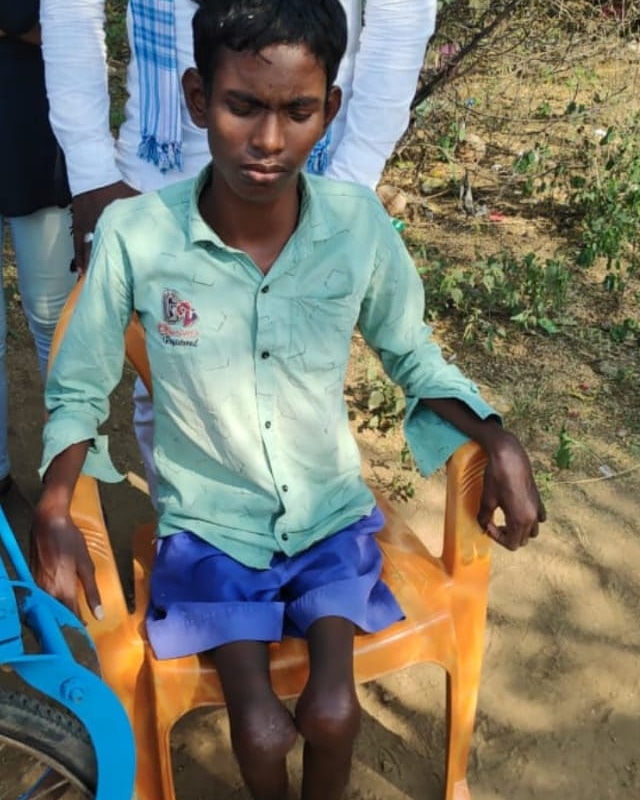 MemuSeva's tweet photo. 7th event og memu saitham seva foundation

Ee babu nandigama lo vuntadu iroju valla father chanipoyaru.. vallu chaala poor a babu family ki one month saripade sarukulu ivali ani anukuntunnamu plsss support cheyandi 😰🙏
Googlepay and phonepay:6300182697 https://t.co/PM0uhqe60R
