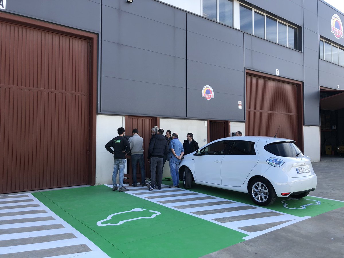 gronstod's tweet photo. Instalación y puesta en marcha de la 1a ELECTRÖLINERA de la población🔋🤟🏼🌍🌎🌏 https://t.co/RTmmcLW8xX
