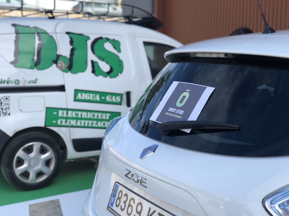 gronstod's tweet photo. Instalación y puesta en marcha de la 1a ELECTRÖLINERA de la población🔋🤟🏼🌍🌎🌏 https://t.co/RTmmcLW8xX