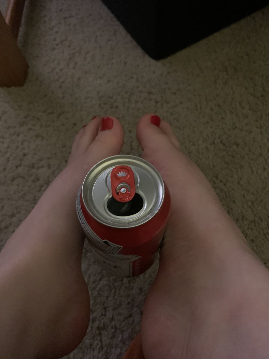 ellabell01's tweet photo. What are you drinking tonight? 

#feet #feetpicturesforsell #beautifulfeet #cutefeet #feetholdingthings https://t.co/OJyGAzviRo