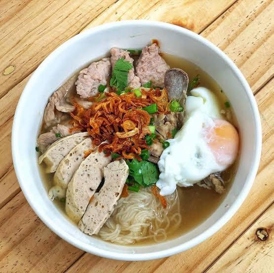 Porto_Chino's tweet photo. ลัล ลั้ล ลา ลัล ลัล ลั้ล ลา 🎶
มา ม้า มา ม้า มา มาออก มาสั่งอาหารกัน
.
“ก๋วยจั๊บญวน” เส้นเหนียวนุ่ม เครื่องแน่น ๆ กับน้ำซุปกระดูกหมูร้อน ๆ ซดคล่องคอ ฟินสุด ๆ พร้อมเสิร์ฟแล้ววันนี้ กับ Delivery Foodport Porto Chino
.
📲 โทรสั่งเลย 098-2484239 หรือ 098-2484238 https://t.co/YmdMzwN87T