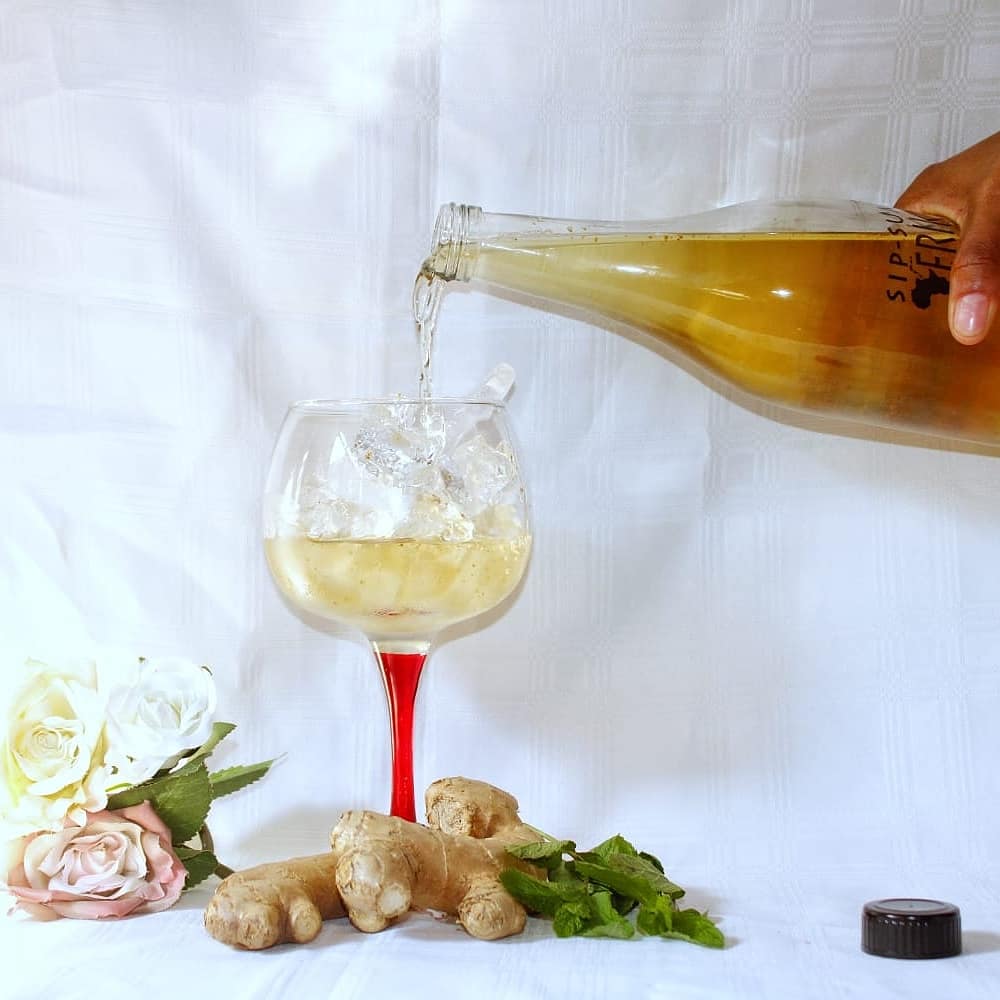 AfrikaSipsum's tweet photo. Packed with Vitamin C and made with quality ingredients, you are sure to enjoy every sip of our Gemere.

#Covid19SA #JHBWeather #StayHomeSaveLives #lockdown #SipSumAfrika #Gemere https://t.co/I508mSG93B