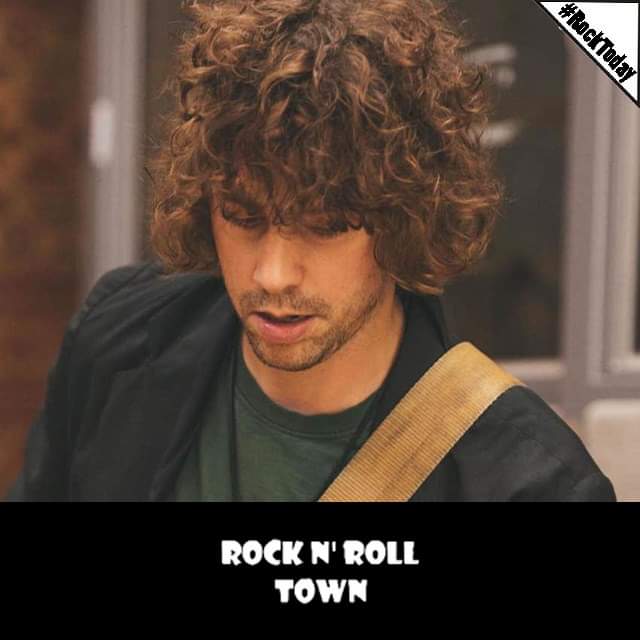 RockNRollTown's tweet photo. #RockToday 
📅 04/04/1980 📅
Γεννιέται ο Johnny Borrell, τραγουδιστής των @Razorlight.      
#RnRT #Towners #JohnnyBorrell #Razorlight #Birthday #Music https://t.co/x1my527OBQ