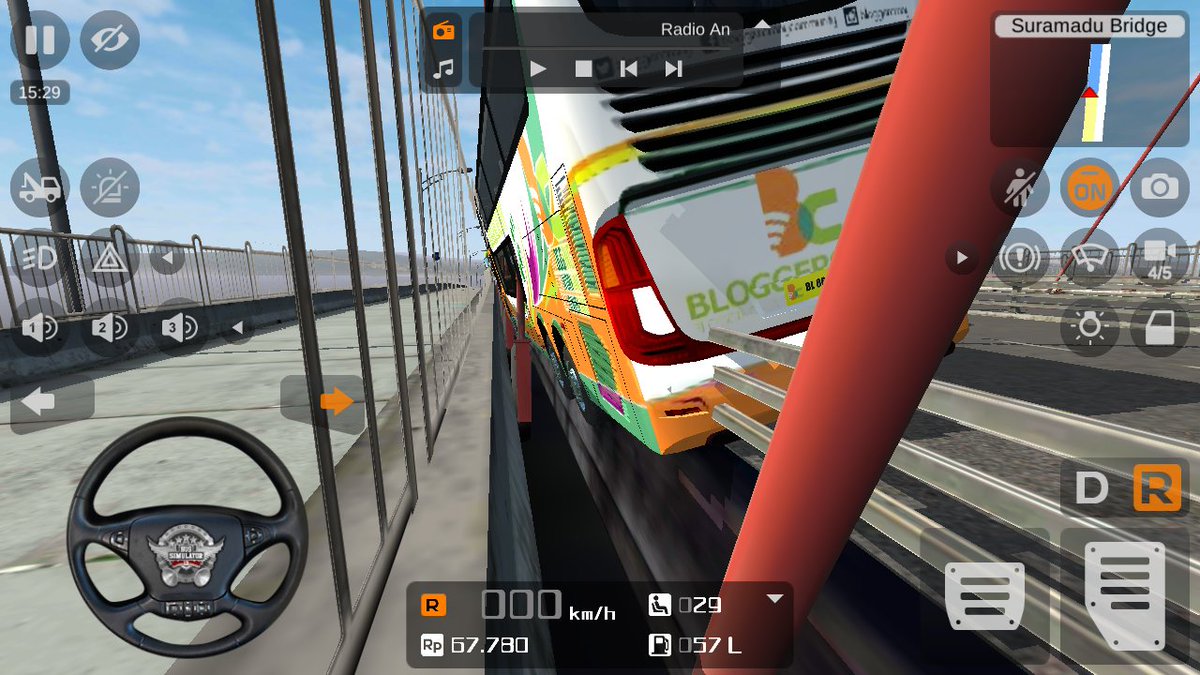 sattoraji's tweet photo. Yaaa ellaahhh baru nyampe jembatan Suramadu udah nyangkut ajaahh..
Jadi di derek dah, gak bisa keluar bannya. Jadi bayar 20k..
#bussidSimulator
#Bussid
#BloggerTrip https://t.co/7RPDYLvrTj