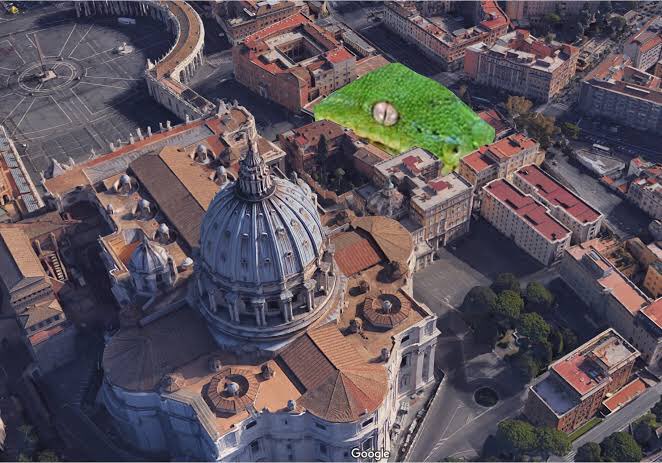 Y si buscamos en Google maps podemos ver que el Vaticano también tiene forma de serpiente, agregaré color para que te guíes, es más hasta una corona y la lengua bífida se puede apreciar.