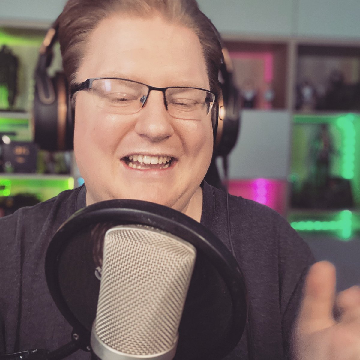 PietSmiet's tweet photo. Ich war zu Gast in meinem liebsten Gastro-Podcast @Kauundschluck . Wir reden in der neusten Folge über die besten Dosentomaten, unsere liebsten schnellen Gerichte und viel mehr. Gibt’s auf iTunes und Co! https://t.co/aXumPpaXt4