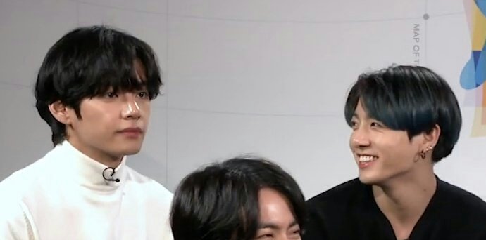 jungkook's heart eyes for taehyung ; a soft thread