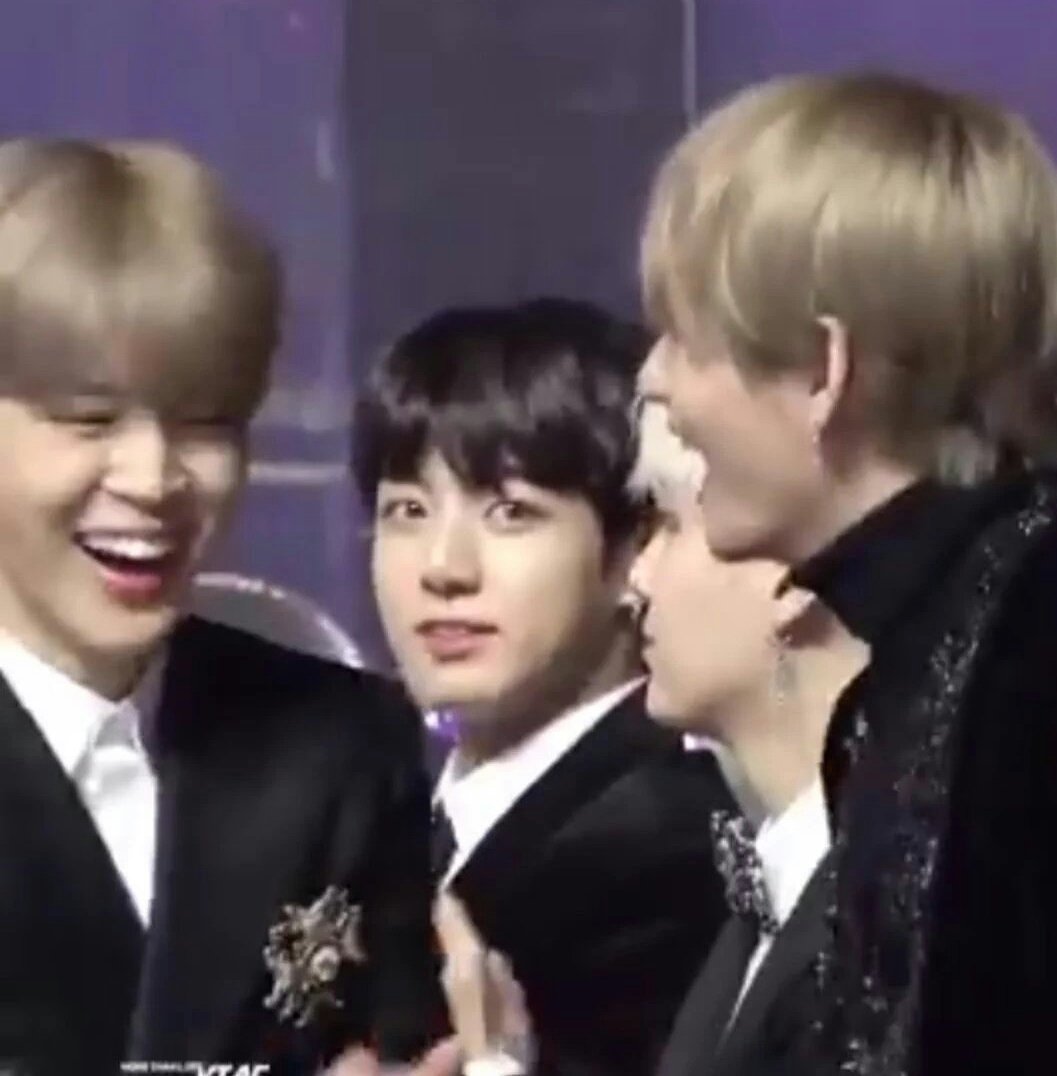 let me start with these pics,,,, everyone's staring at a certain thing but jungkook laid his heart eyes to taehyung and taehyung only  HIS DOE EYES CAN TELL