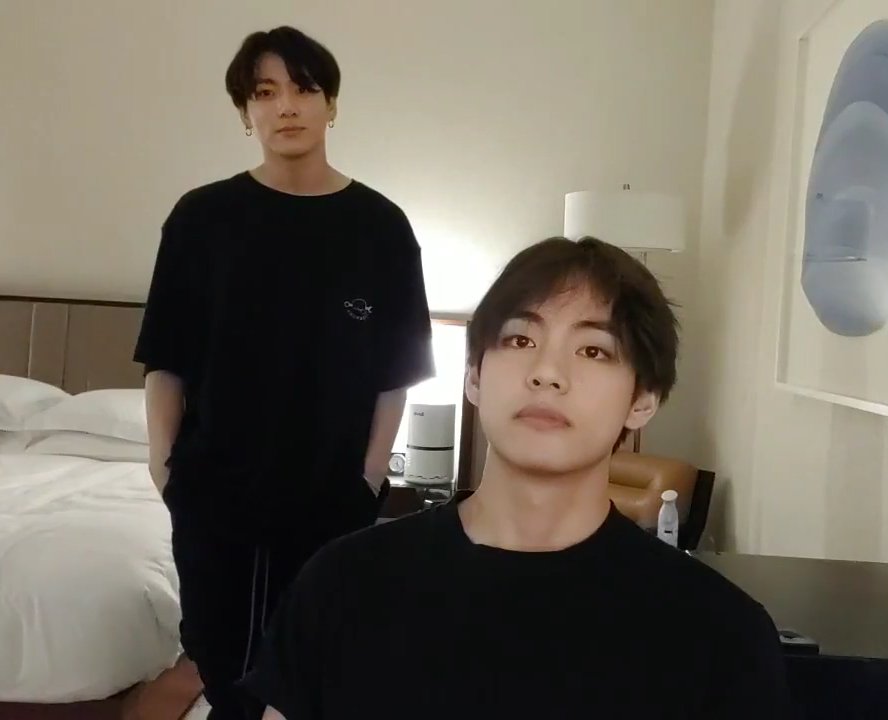 HOW CAN WE FORGET THIS VLIVE?!?!???! TAEKOOK INLOVE I THINK