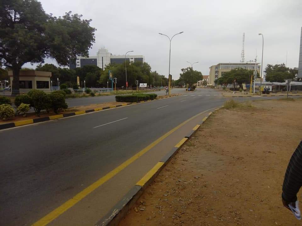 AfricaFactsZone's tweet photo. Botswana declares a 28 days lockdown after recording 4 Coronavirus cases. People are complying with the order without security officers being used to enforce the order.

Botswana is one of the most peaceful countries in the world with very well behaved citizens. https://t.co/f7CfsE53Kc