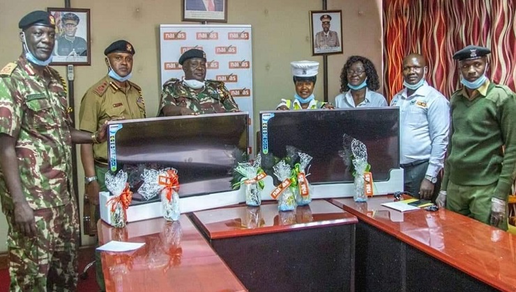 PHOTO OF THE DAY: Naivas rewards Baringo AP Commander Ibrahim Abajila with Vision Plus TV &amp; shopping voucher for treating Kenyans humanely during curfew enforcement. He was captured on tape sensitising Kabarnet people on importance of the 7pm-5am curfew. k24tv.co.ke