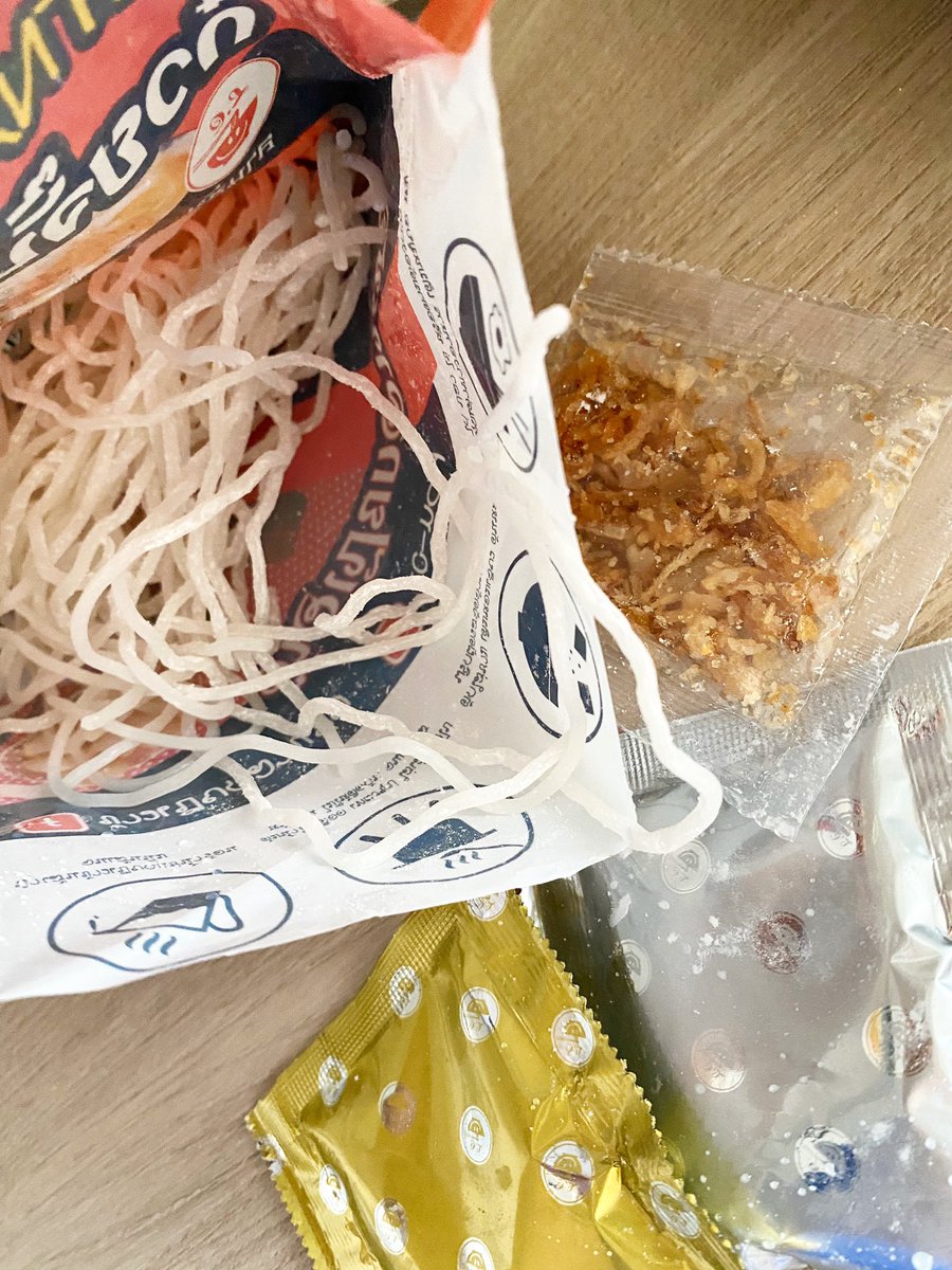 natitreview's tweet photo. #กักตัวนี้กินอะไร วันนี้ขอเสนอจั๊บญวน แซ่บๆ เส้นหนึบๆ 🍜อร่อยมากกก โล่งคอสุด ซื้อมาจากร้านนี้👉🏻 @makinjubkun อร่อยจริง ร้านเค้ามีน้ำพริกกากหมูด้วย อาโหร่ยยย #อร่อยไปแดก https://t.co/xMqCyW9vel