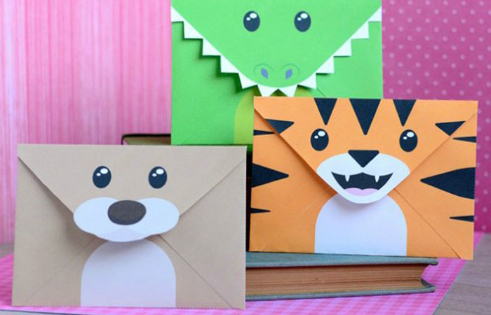 ArteroChico's tweet photo. Muchos niños han vivido y están viviendo su cumpleaños en casa, para hacerlo un poquito más especial, ¿por qué no pensamos en hacer las invitaciones para la fiesta que celebraremos?
¡Aquí tenemos unas cuantas ideas para unas invitaciones muy molonas!
#DCSUVA #EstrategiasCCSS https://t.co/33l2pOYQY6