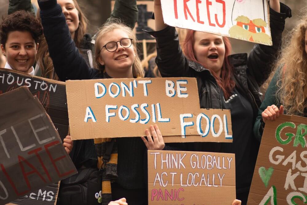 GoodMoneyGirl's tweet photo. "Don't be a fossil fool," urges ethical bank @triodosuk in a new campaign calling on Brits to shift their money away from fossil fuels: https://t.co/S4dQSzPIqi #fossilfool #fossilfuels #saveourplanet #climateaction #NicerISA #MakeMyMoneyGood #ethicalbank #goodbanks #goodegg https://t.co/8ru24He8PE