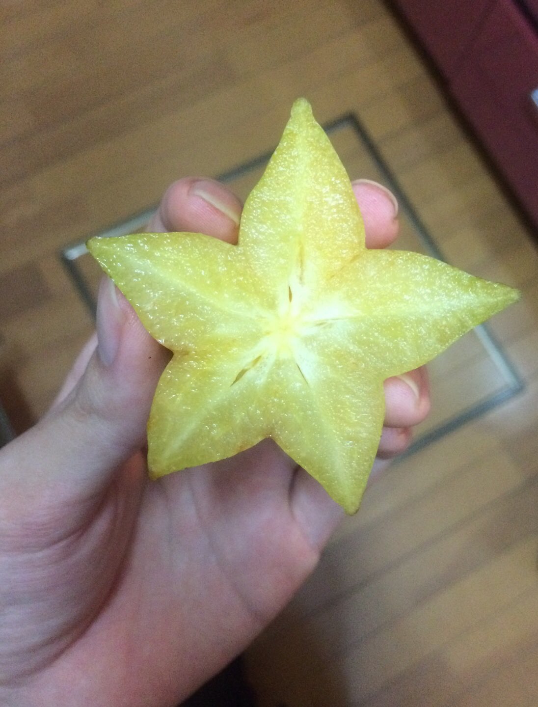 やもり على تويتر スターフルーツとかいう星の形をした不思議な果物 ほとんど味がしない 見た目だけ 美味しくはなかった T Co Jd0wujqanq تويتر