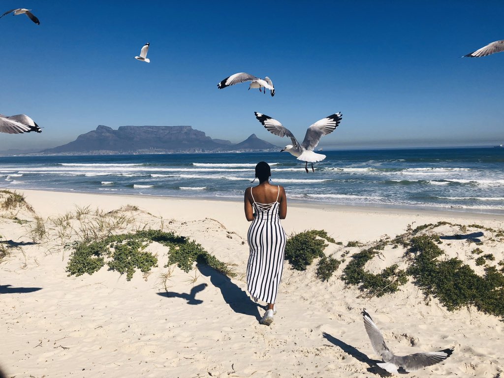 Things to do in: Western Cape, South Africa -Table Mountain- Kirstenbosch Gardens- Cape Point Nature Reserve-Chapman’s peak drive- Signal Hill (sunset)- Mzoli’s-Long Street- Robben Island-District museum-Bo-Kaap (Colorful houses & Cape Malay food) #mzansiodyzzee
