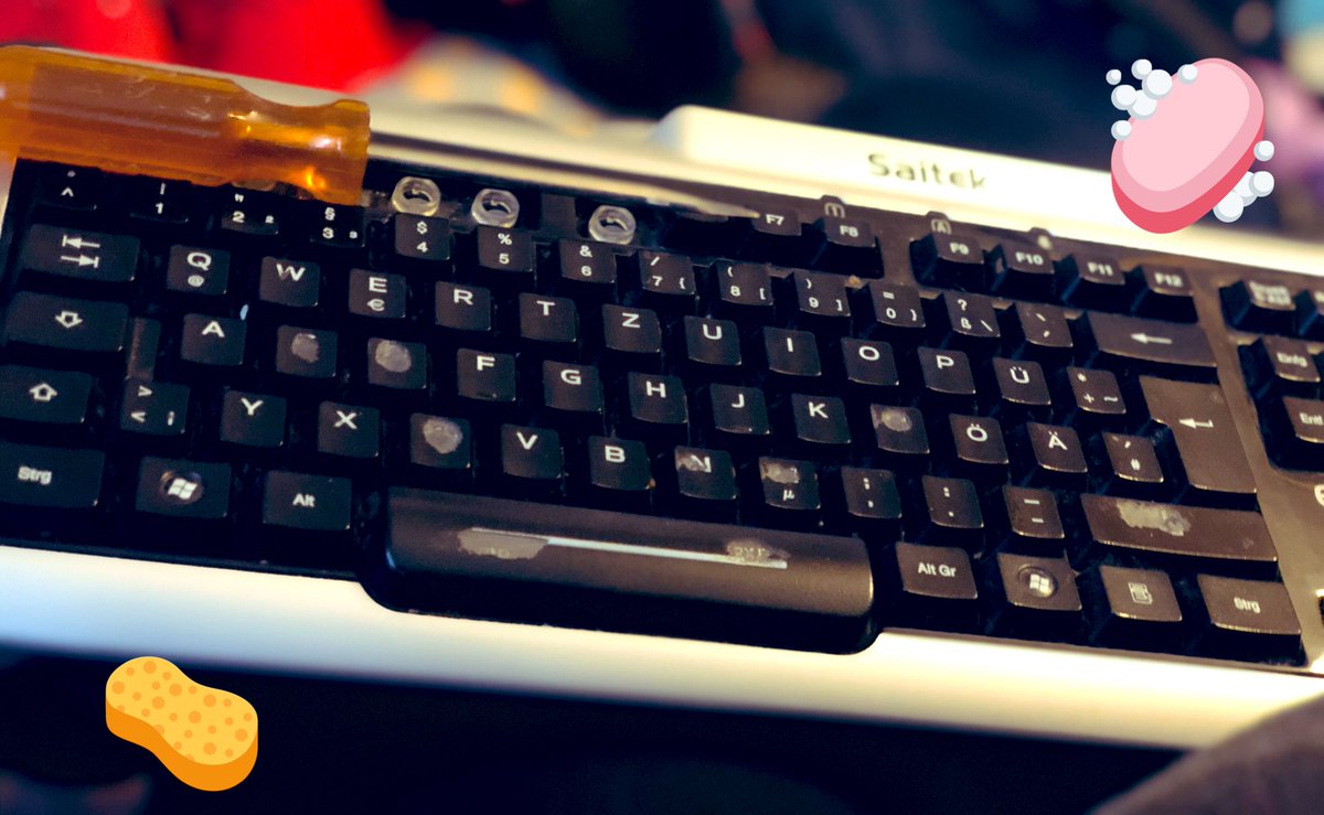 t3hWilDcHilD's tweet photo. „Und was hast Du so während Corona gemacht?“
Ich habe in meiner Tastatur eine neuartige Lebensform entdeckt!
#putziputzi https://t.co/bK7XdyR4TK