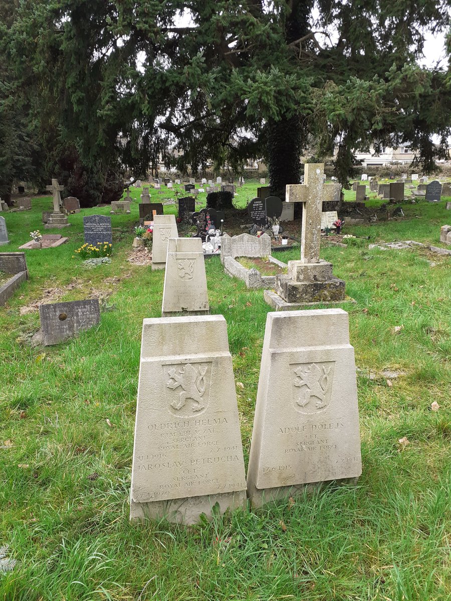 For my story about  @CWGC headstone this week, I will take you to the Devizes Road Cemetery in  #Salisbury. Sadly this week the story relates to a group of headstones belonging to a Czech Air Crew who flew with No. 311 Squadron, RAF. Their plane, a Wellington Bomber 1c, came...1/10