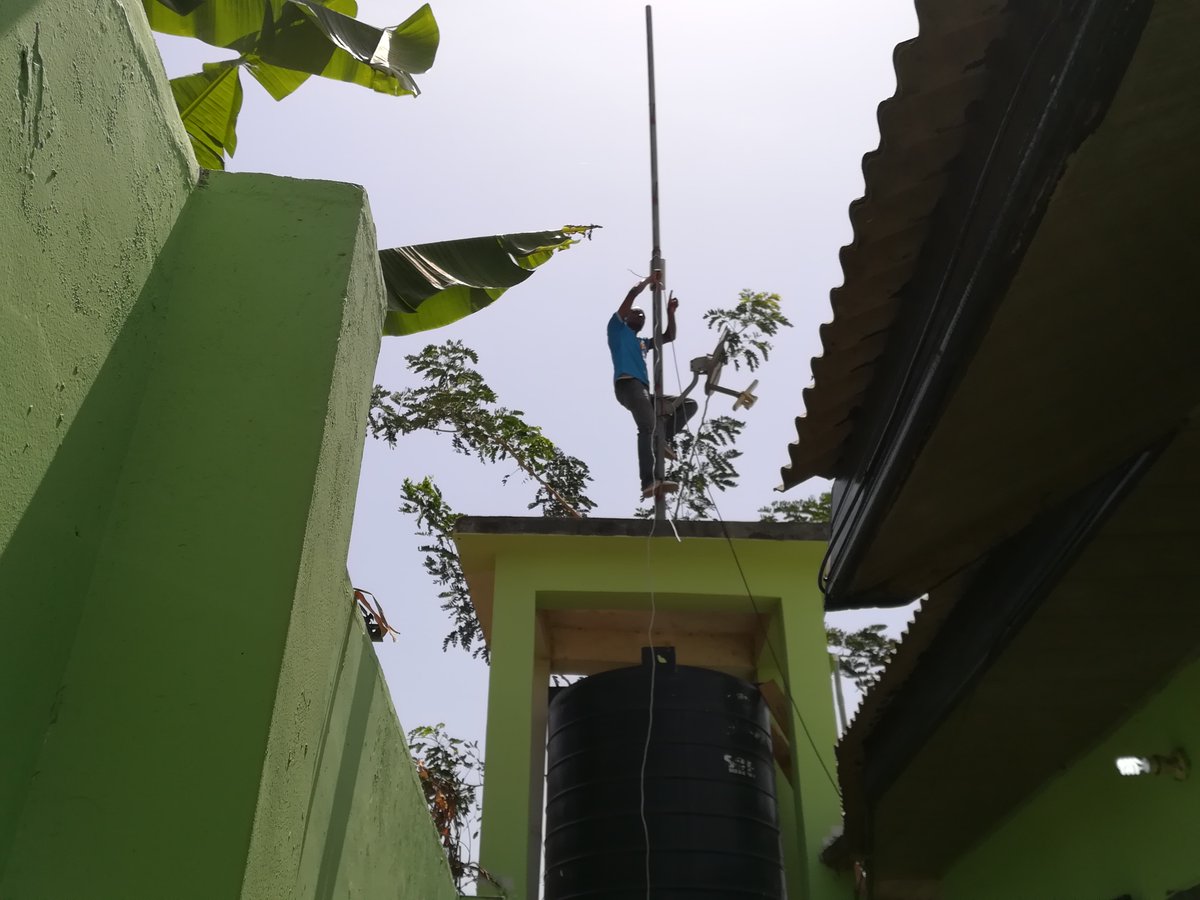 snetgh's tweet photo. We successful connected residences at Weija-Kasoa, suspected area for covid-19 in Ghana. In spite of heavy security, we were allowed to connect the people so they can stay at home.
#snetgh #StepNetwork #TeledataICT #PowerBeam #StayAtHome #ConnectedInternet https://t.co/iNdbdeZYw8