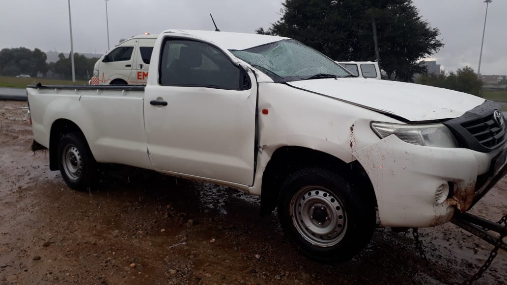 EMER_G_MED's tweet photo. 《Edenvale》#RV07 and #A09 responded to N3 south R24 split for a rollover. One patient was transported to hospital for further treatment @GTP_Traffstats @_ArriveAlive @EWNTraffic #whensecondscount #edenvale https://t.co/IqYHEJbQbW
