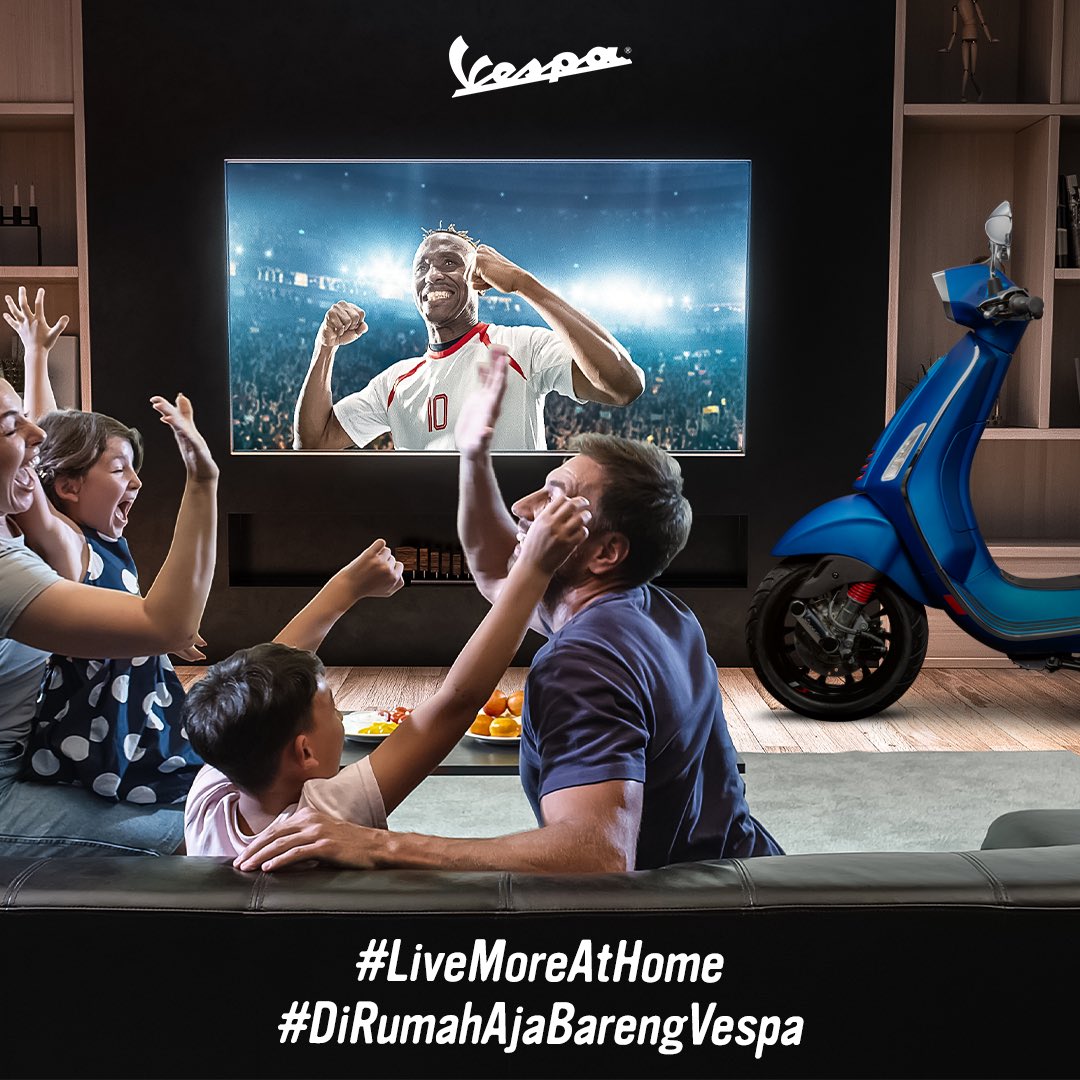 Vespa_IND's tweet photo. #LiveMoreAtHome with your family. Buat yang biasa Vespaan saat weekend, tahan dulu ya. Demi kebaikan bersama, mari #DiRumahAjaBarengVespa dan keluarga kamu. #LiveMoreAtHome #VespaHomeChallenge #LiveMoreVespa #Vespa #VespaIndonesia #DiRumahAja #DiRumahAjaBarengVespa #JagaJarak https://t.co/lrjUiEjmFF