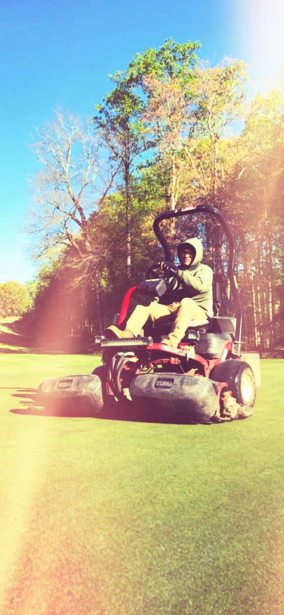 Turf Care team member, Jose, out peeling a little meat off the bone on #12 green ✂️ Today Turf Care is out double mowing greens, single rolling greens, touching up the bunkers and dialing in hole location #1. Holes #2, 5 and 12 will be CPO.