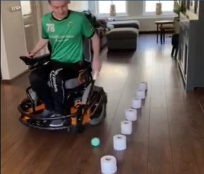 UniekSportenGLD's tweet photo. Mooi filmpje van E-hockeyer Lucas. Hij laat zien hoe hij deze bijzondere tijden doorkomt. Topper! #ikbeweeguniek Beweeg jij ook mee? #stayfit #stayfitchallenge https://t.co/4oqUhujaIG En help jij @HandicapEnSport met https://t.co/oHqBTY5Nu7? #TikEenEuro https://t.co/TtFHxUHpY2 https://t.co/iudHYaRiF3